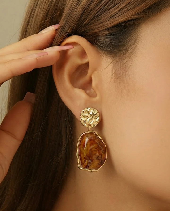 SOLACE  Gold Tone Hammered Disc Amber Resin Irregular Alloy Drop Earrings 