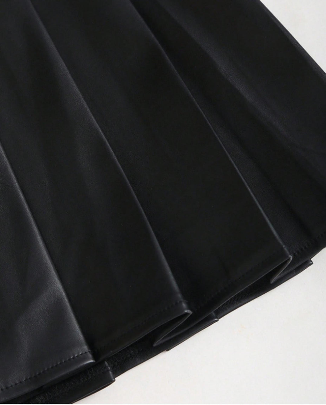 Black PU Faux Leather Double Buckle Belted Pleated Mini Skirt