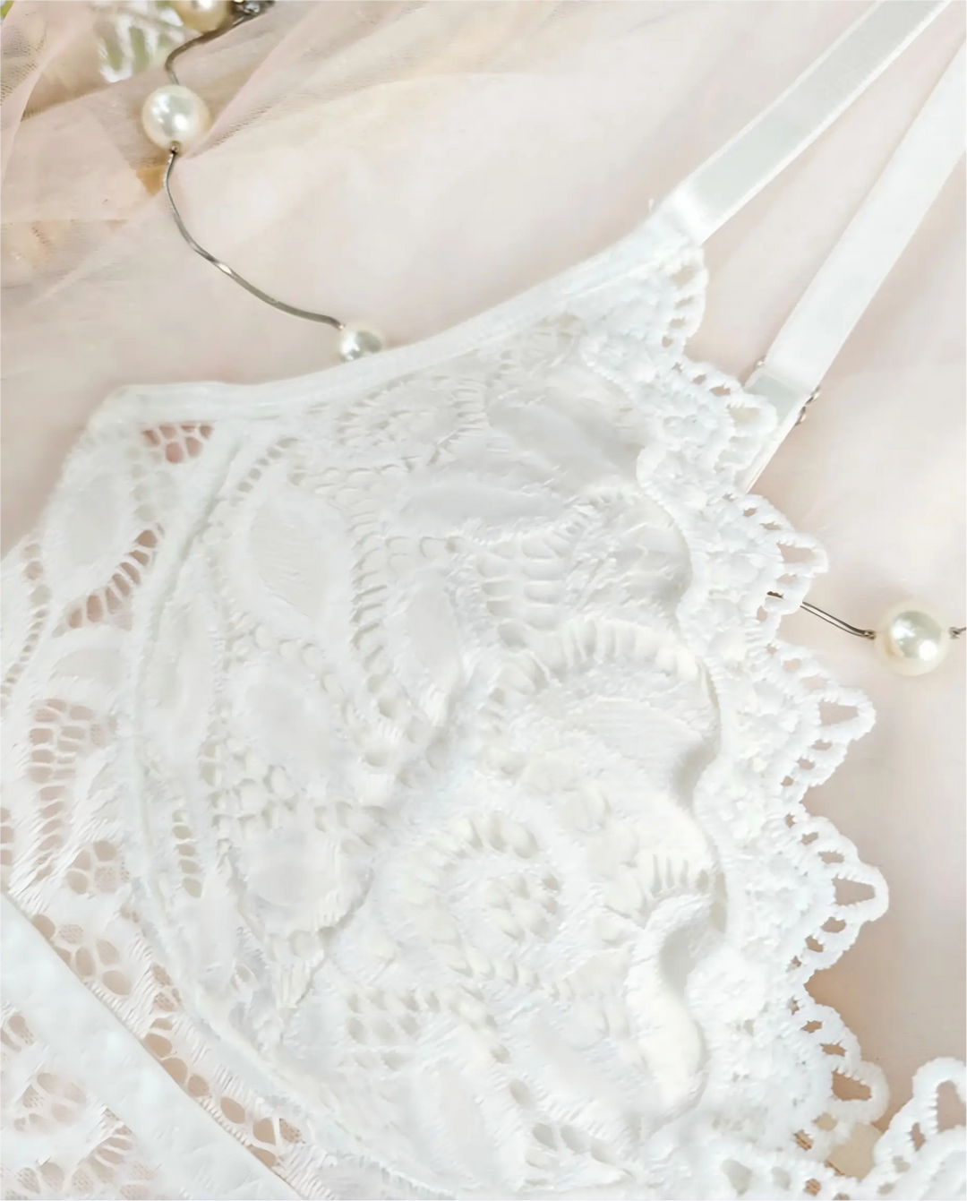 White Floral Lace Scalloped Trim Cropped Camisole