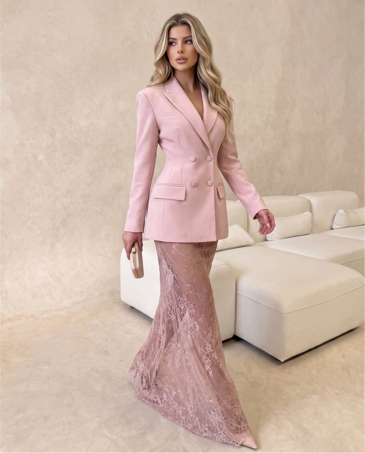 Peaked Lapel Fitted Waist Double‑Breasted Blazer