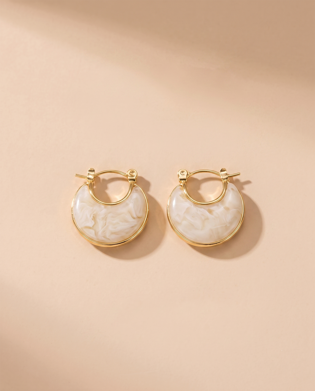 Gradient Dot Textured C-Shape Huggie Hoop Earrings
