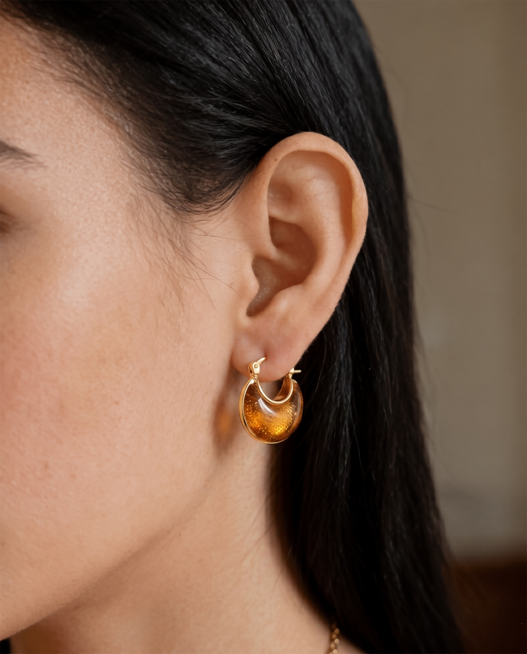 Gradient Dot Textured C-Shape Huggie Hoop Earrings