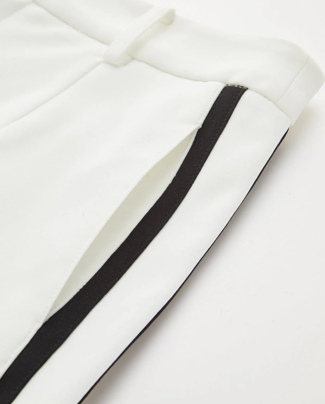 SOLACE  White Halter V Neck Vest And Shorts Two Piece Set 