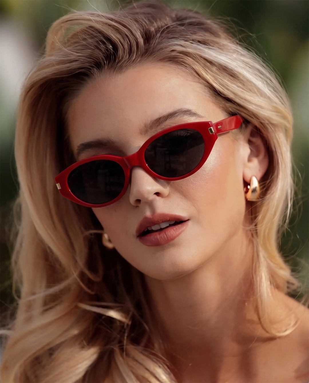SOLACETwo Tone Option Retro Oval Cat Eye Sunglasses with Metal Decor