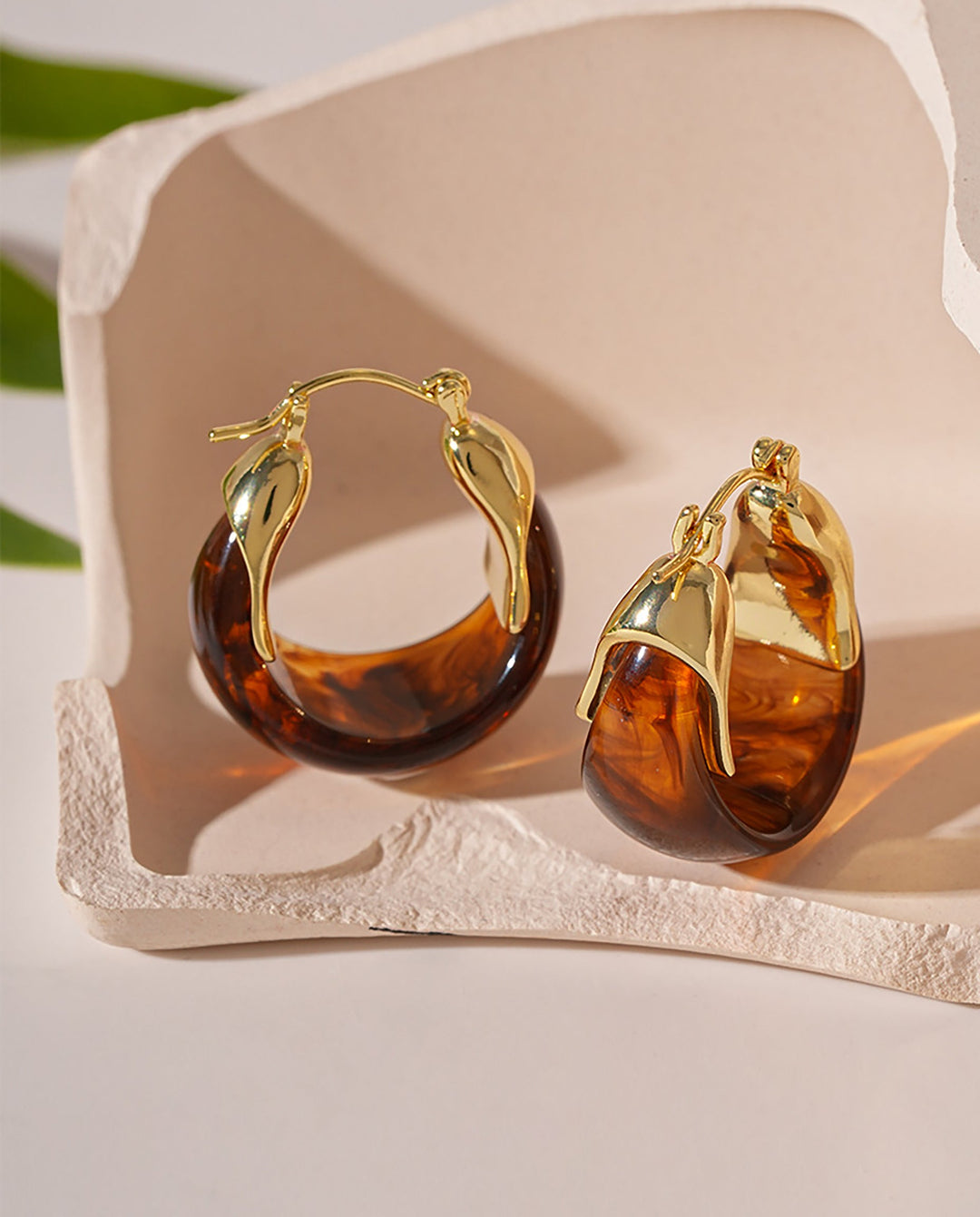 SOLACETwo-tone Tortoise Resin &amp; Gold Spliced Huggie Hoop Earrings